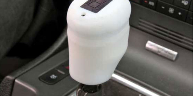 Vibrating Gear Stick For Helping Change Gears